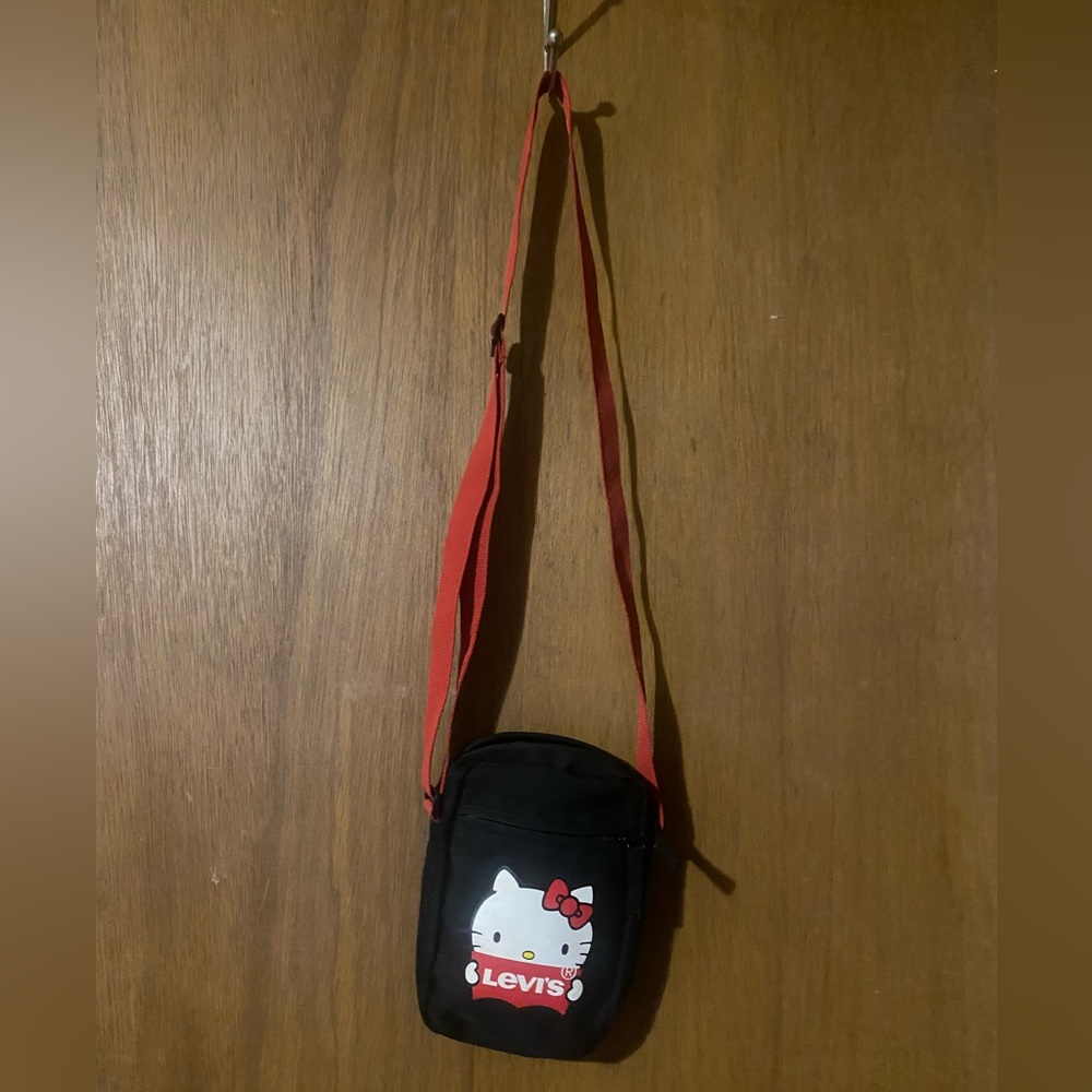 Levi’s/Hello Kitty crossbody bag